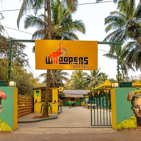 Whoopers Hostel Anjuna, Goa Exteriör bild