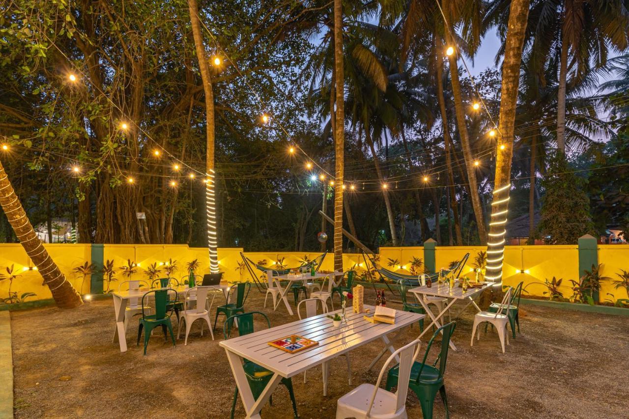 Whoopers Hostel Anjuna, Goa Exteriör bild