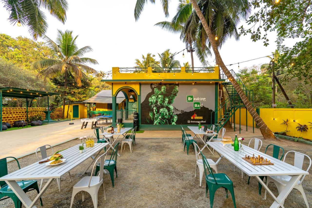 Whoopers Hostel Anjuna, Goa Exteriör bild